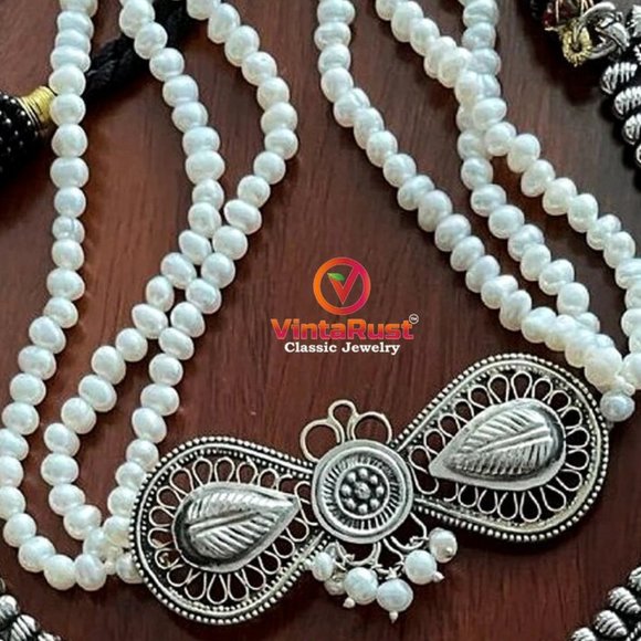 Bow and Pearls Choker Necklace, Statement Necklace - Picture 4 of 5